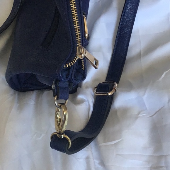 Crossbody Handbag - Picture 4 of 9